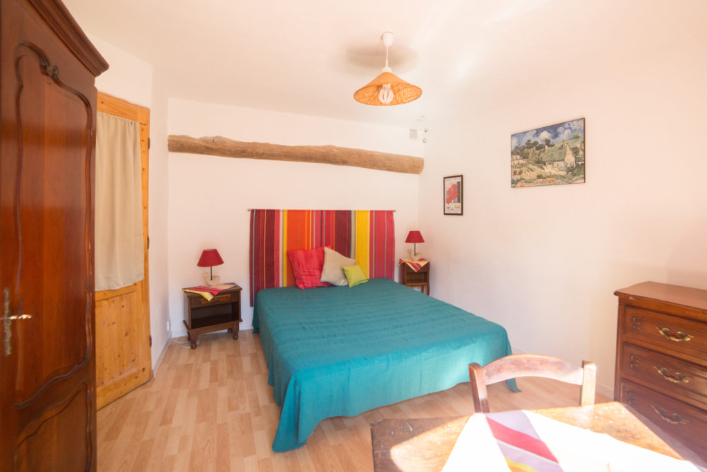 Chambre lit double Saint-Laurent-de-Cerdans